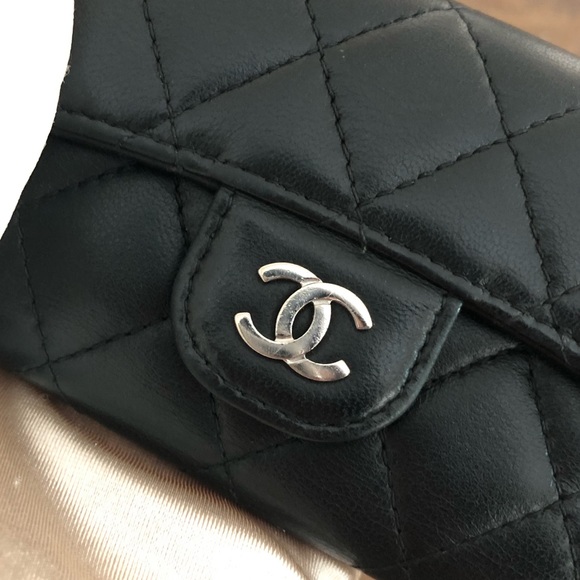 ❌SOLD❌ Chanel Black Lambskin 4 Ring Key holder - Picture 5 of 9